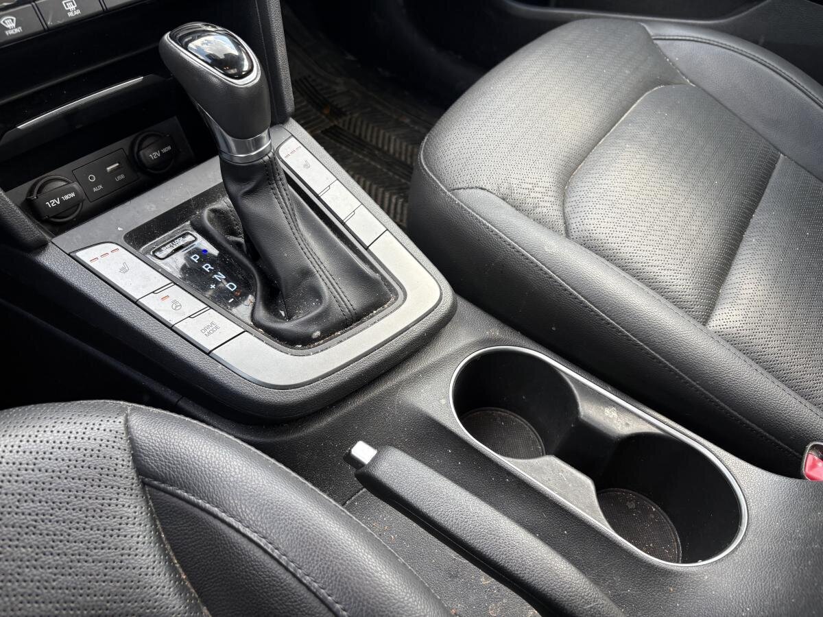 2017 Hyundai Elantra - Image 13