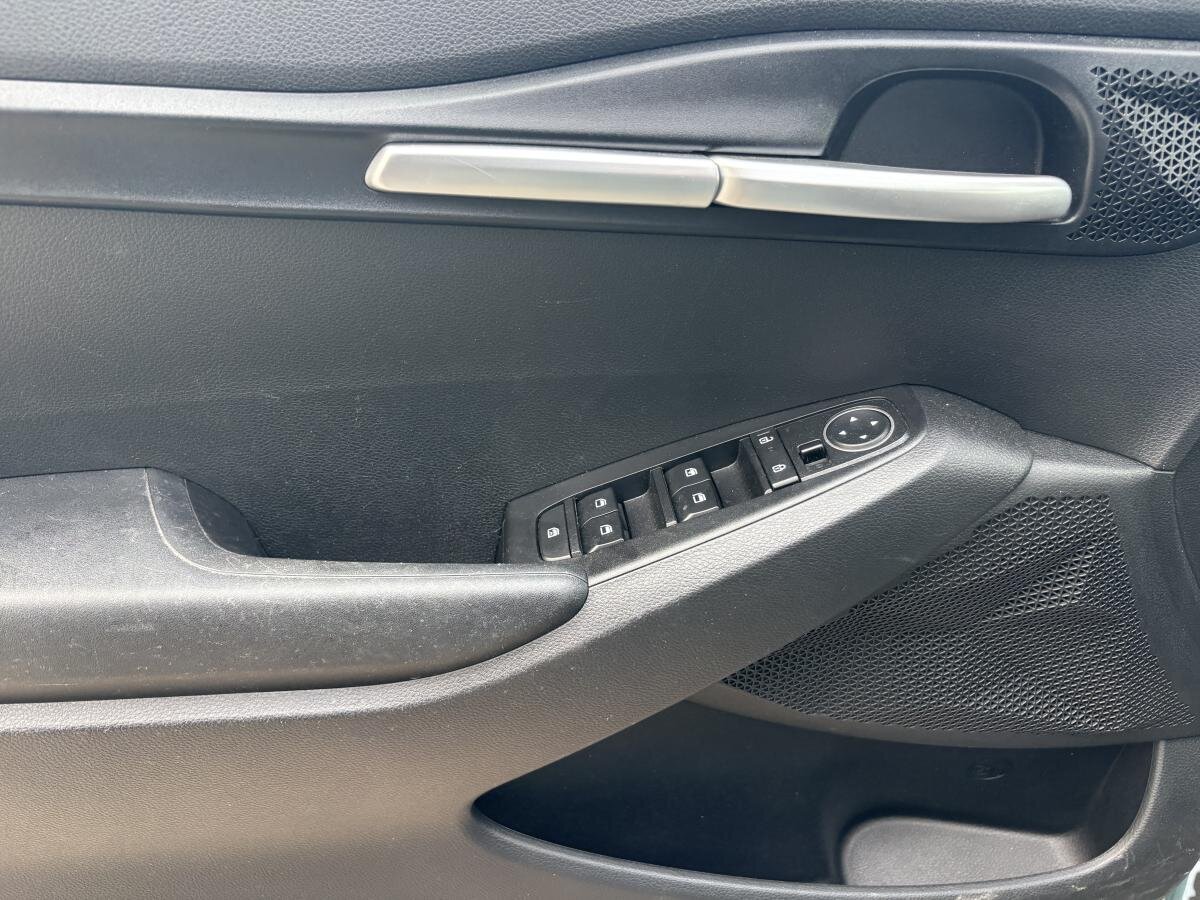 2025 Kia Seltos - Image 20