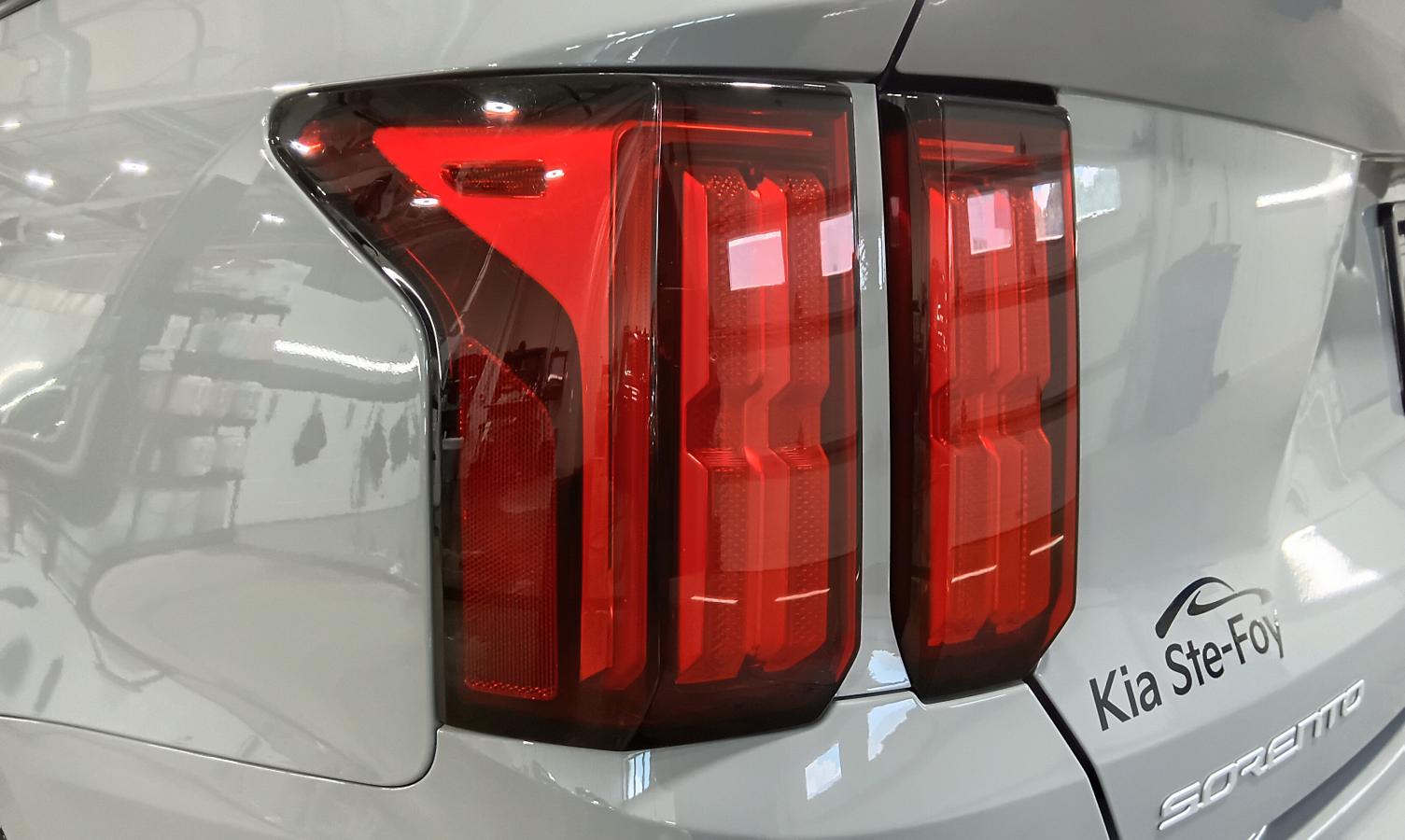 2023 Kia Sorento - Image 13