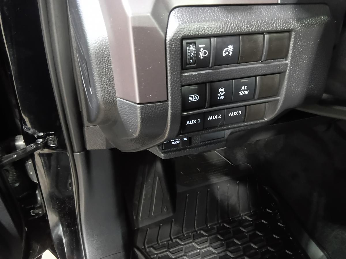 2025 Toyota Tacoma - Image 25