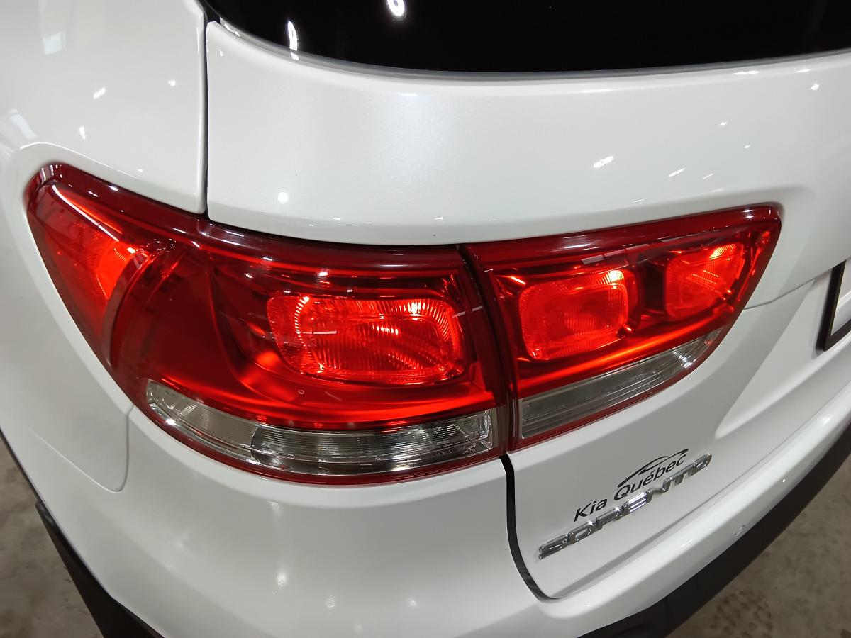 2017 Kia Sorento - Image 8