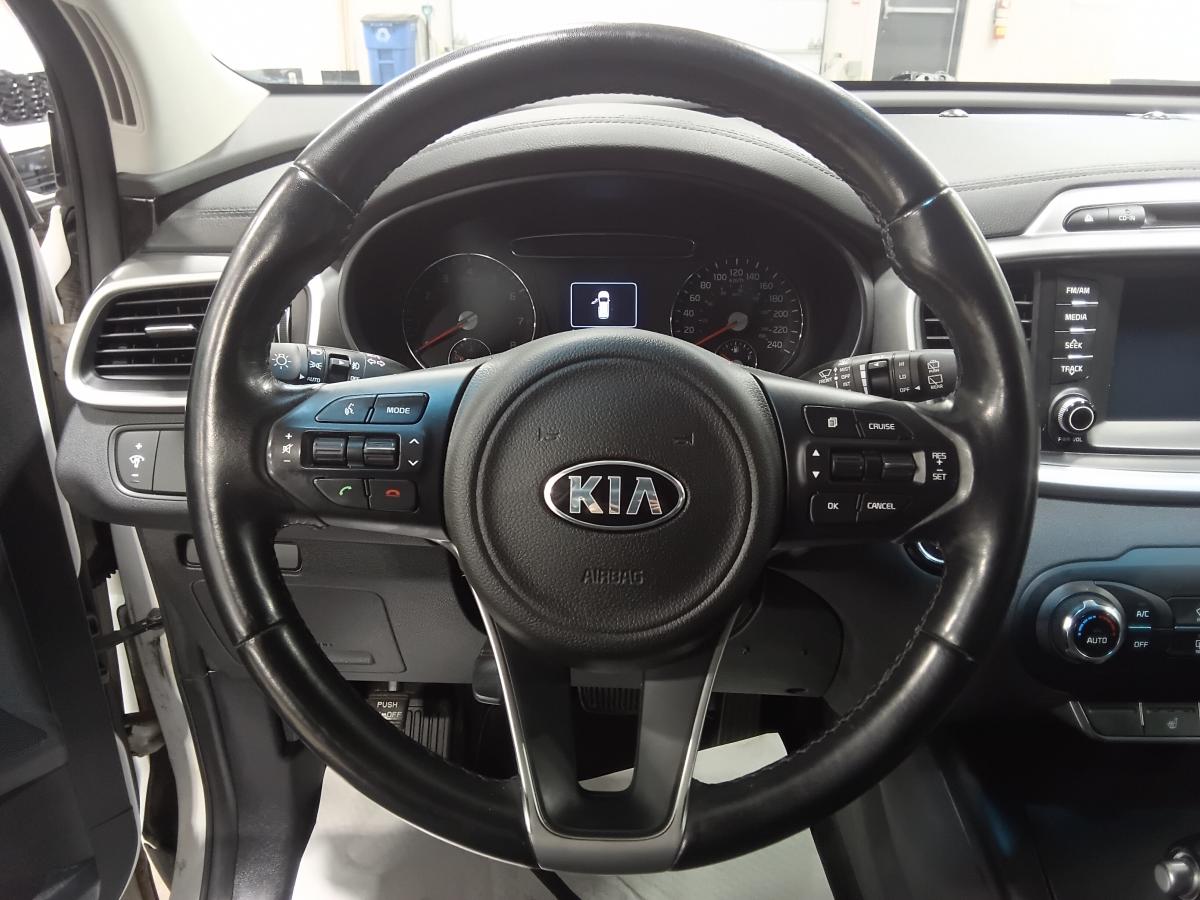 2017 Kia Sorento - Image 11