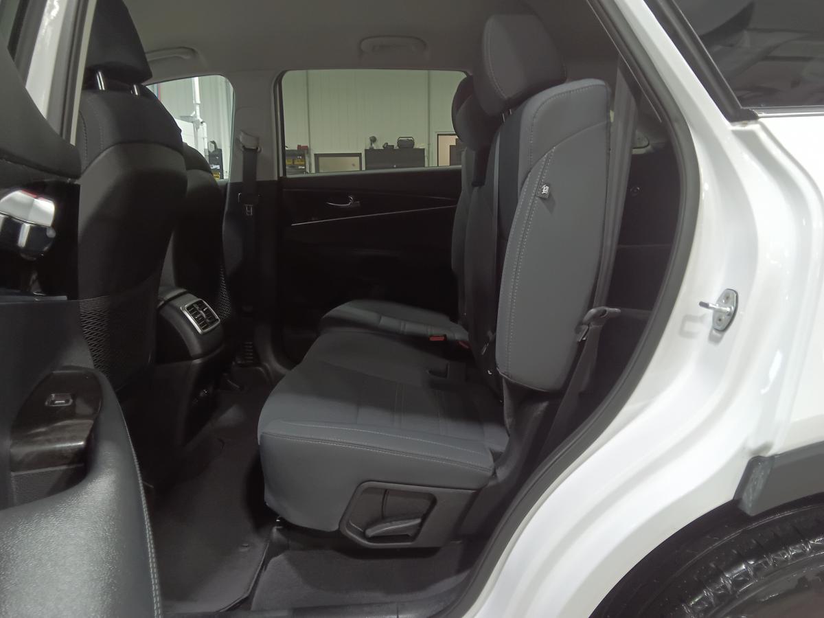 2017 Kia Sorento - Image 17