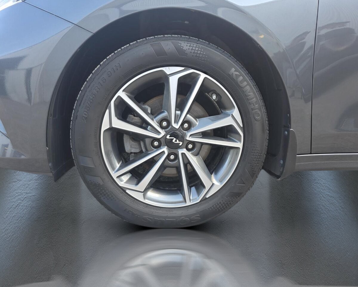 2022 Kia Forte - Image 6