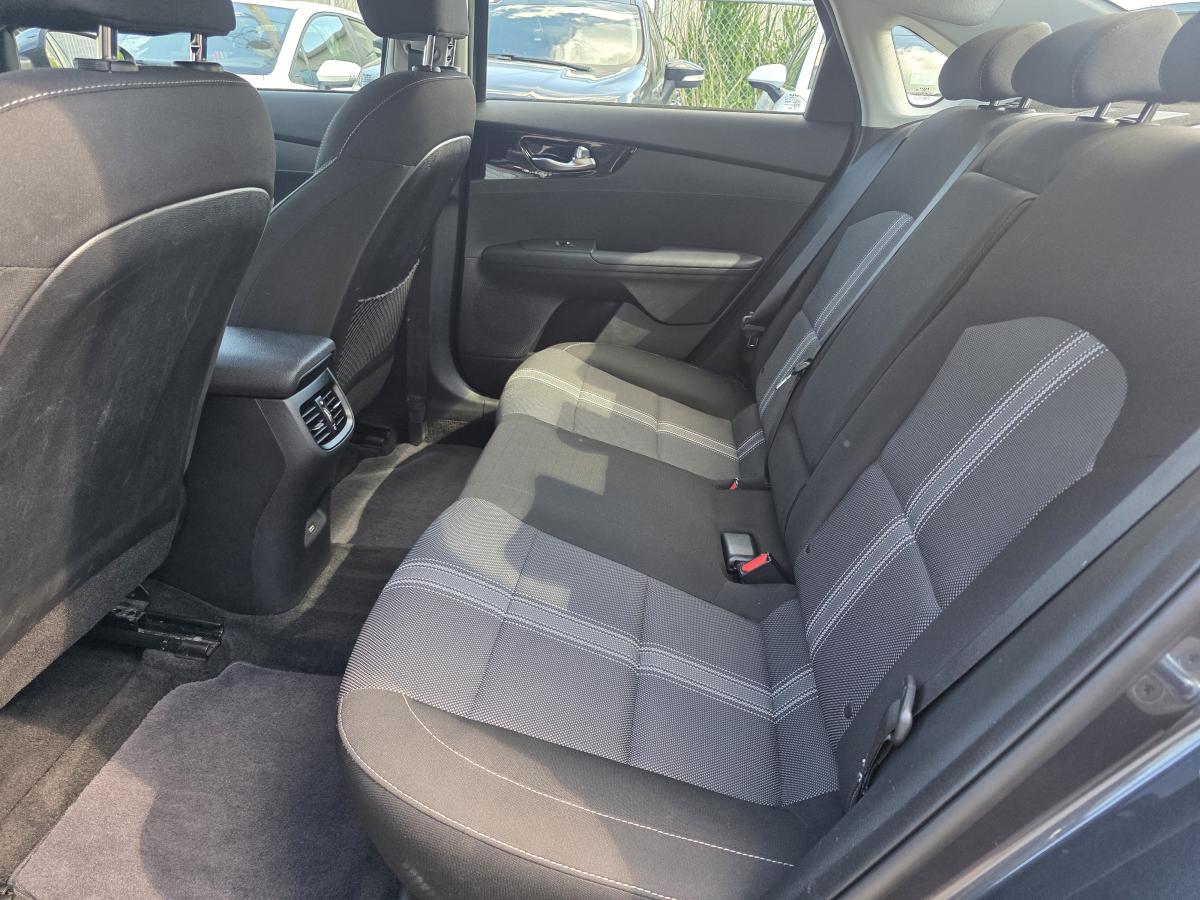 2022 Kia Forte - Image 18