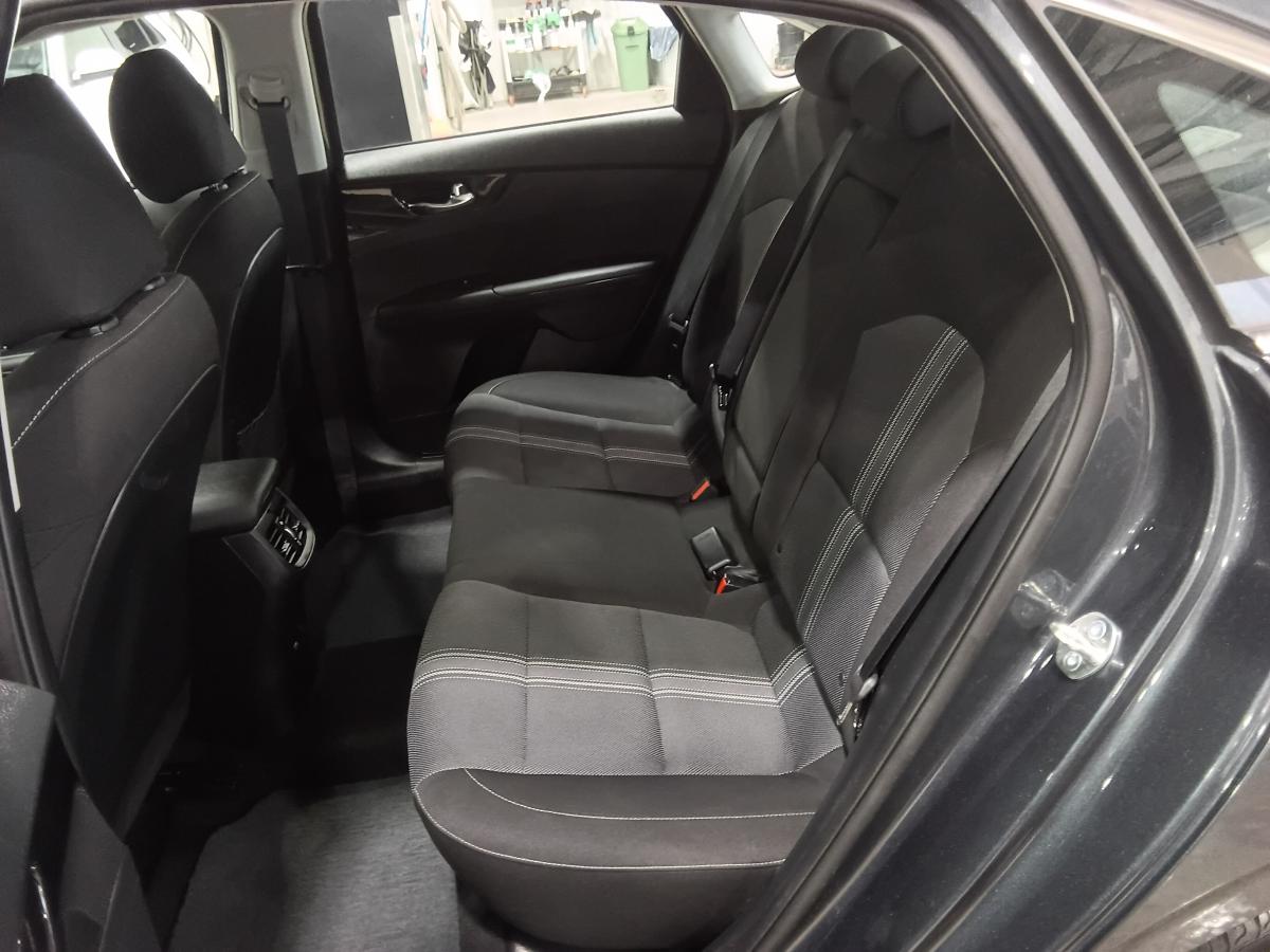 2023 Kia Forte - Image 24