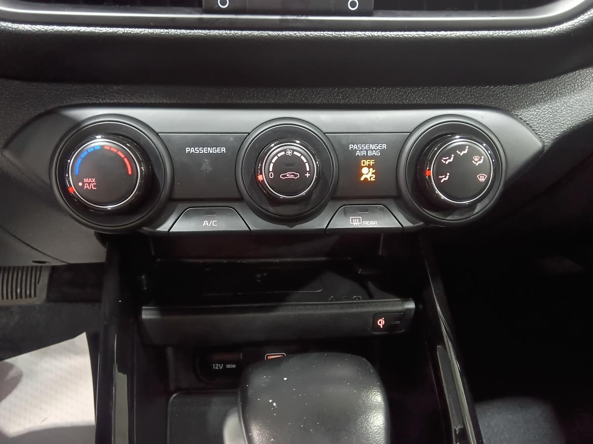 2023 Kia Forte - Image 28