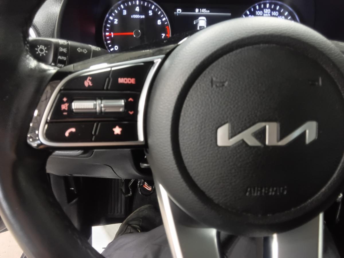 2023 Kia Forte - Image 31