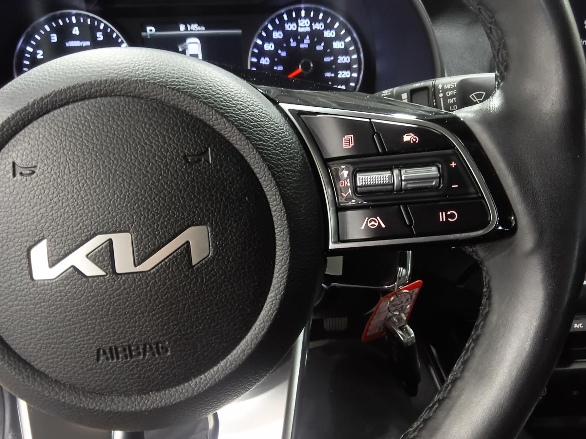 2023 Kia Forte - Image 32