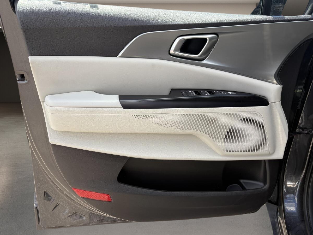 2023 Kia Carnival - Image 19