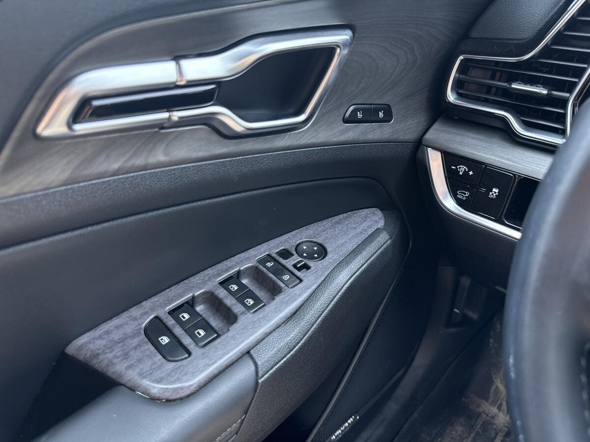 2023 Kia Sportage - Image 21