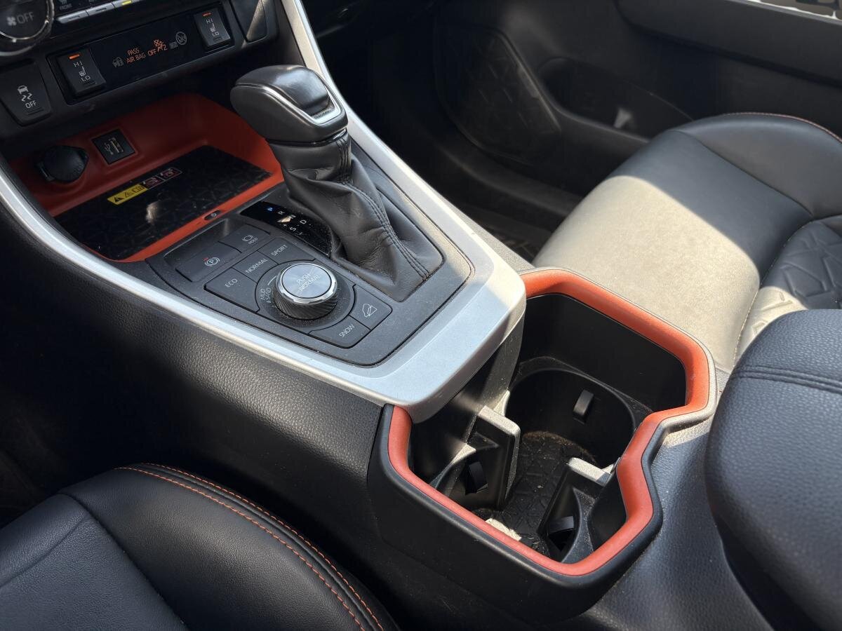 2024 Toyota RAV4 - Image 17