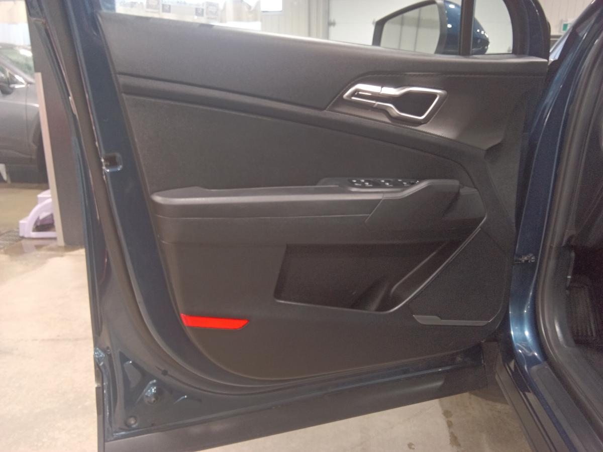 2023 Kia Sportage - Image 17