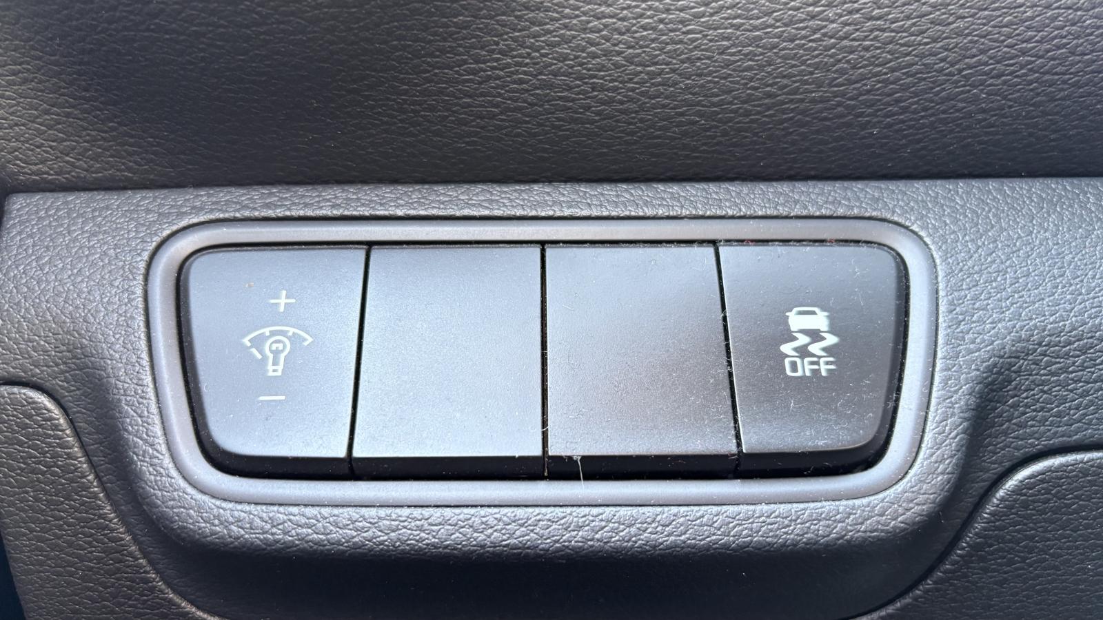 2023 Kia Forte - Image 12