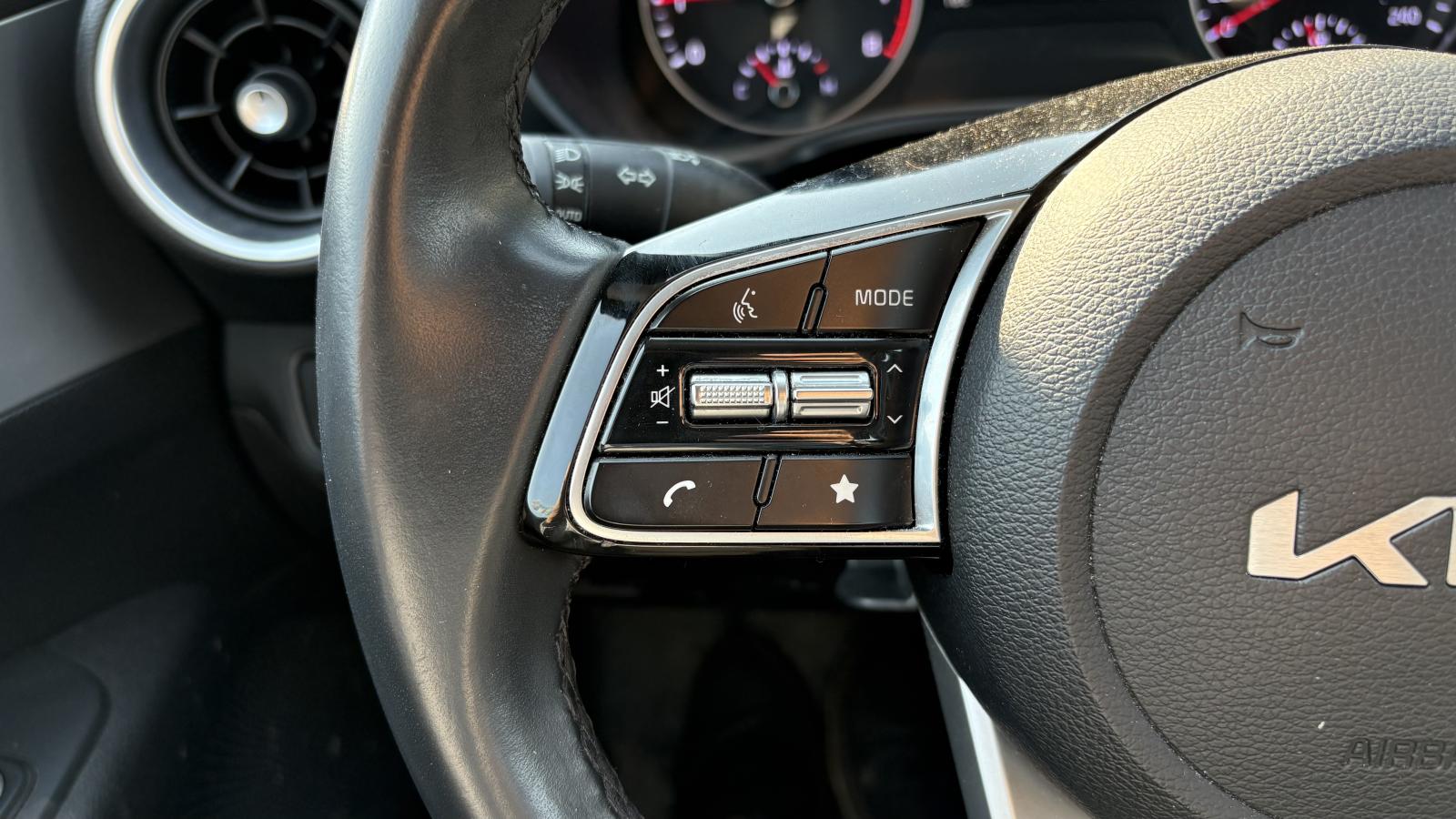 2023 Kia Forte - Image 13