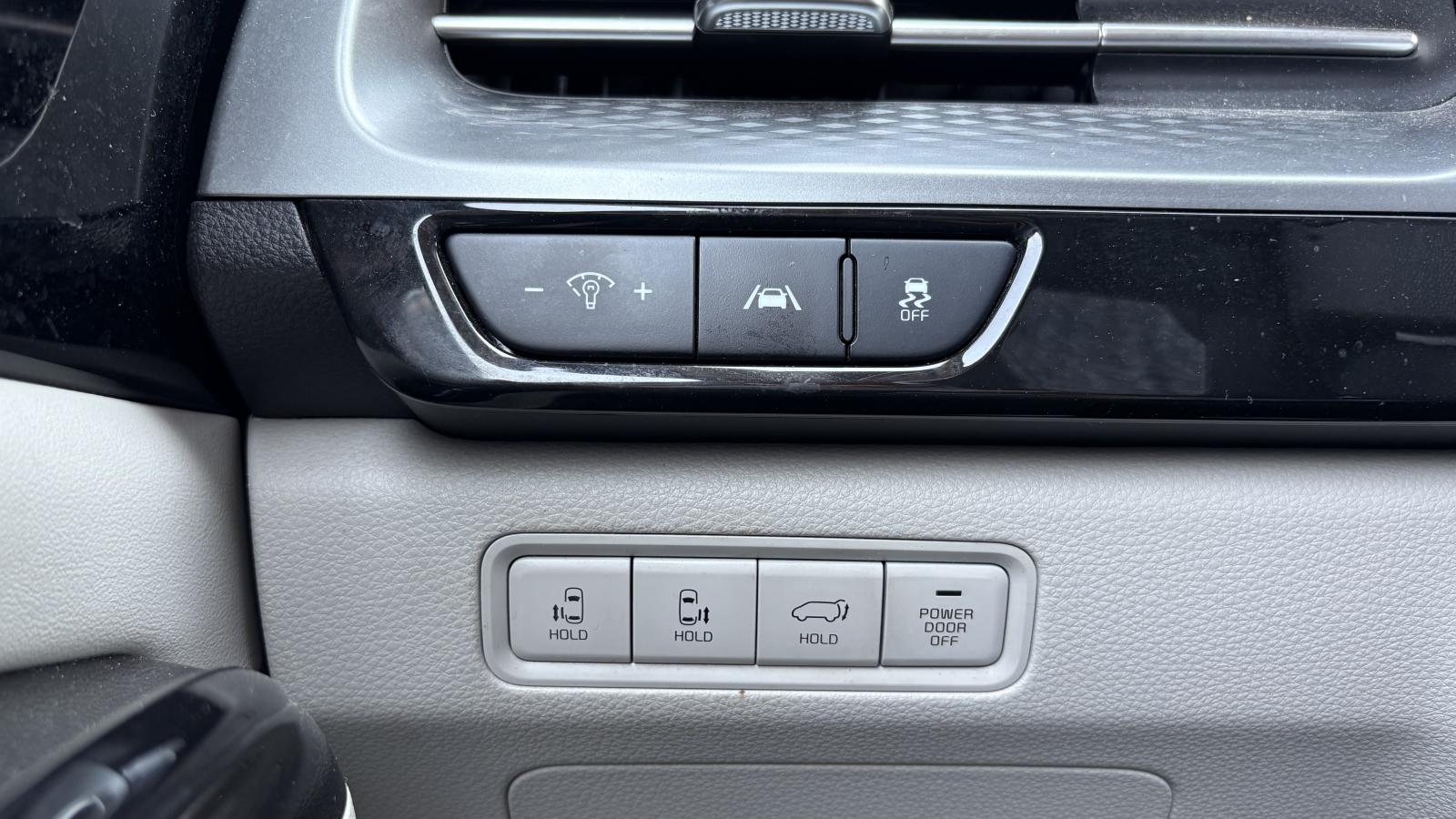 2023 Kia Carnival - Image 13