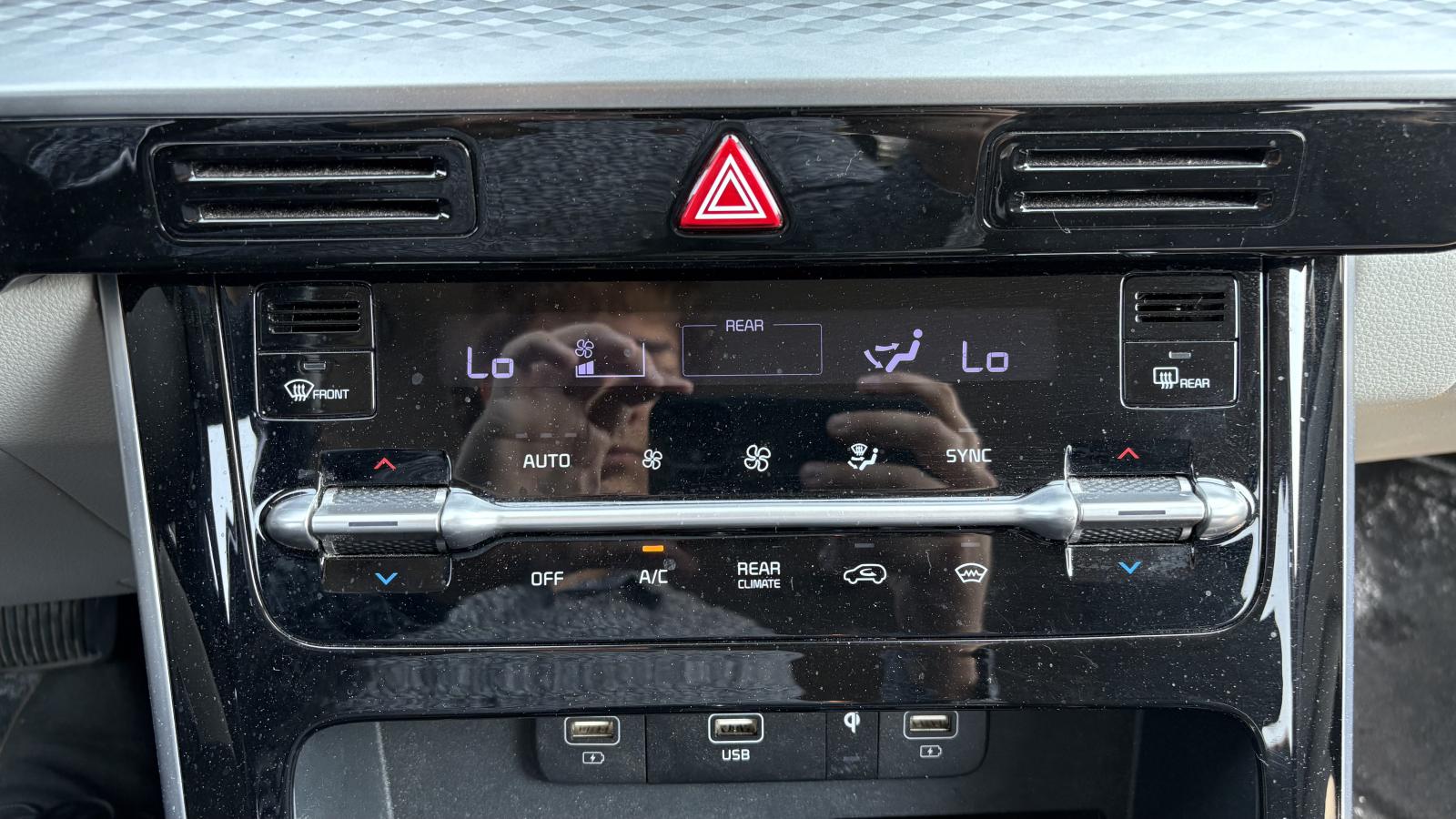 2023 Kia Carnival - Image 22
