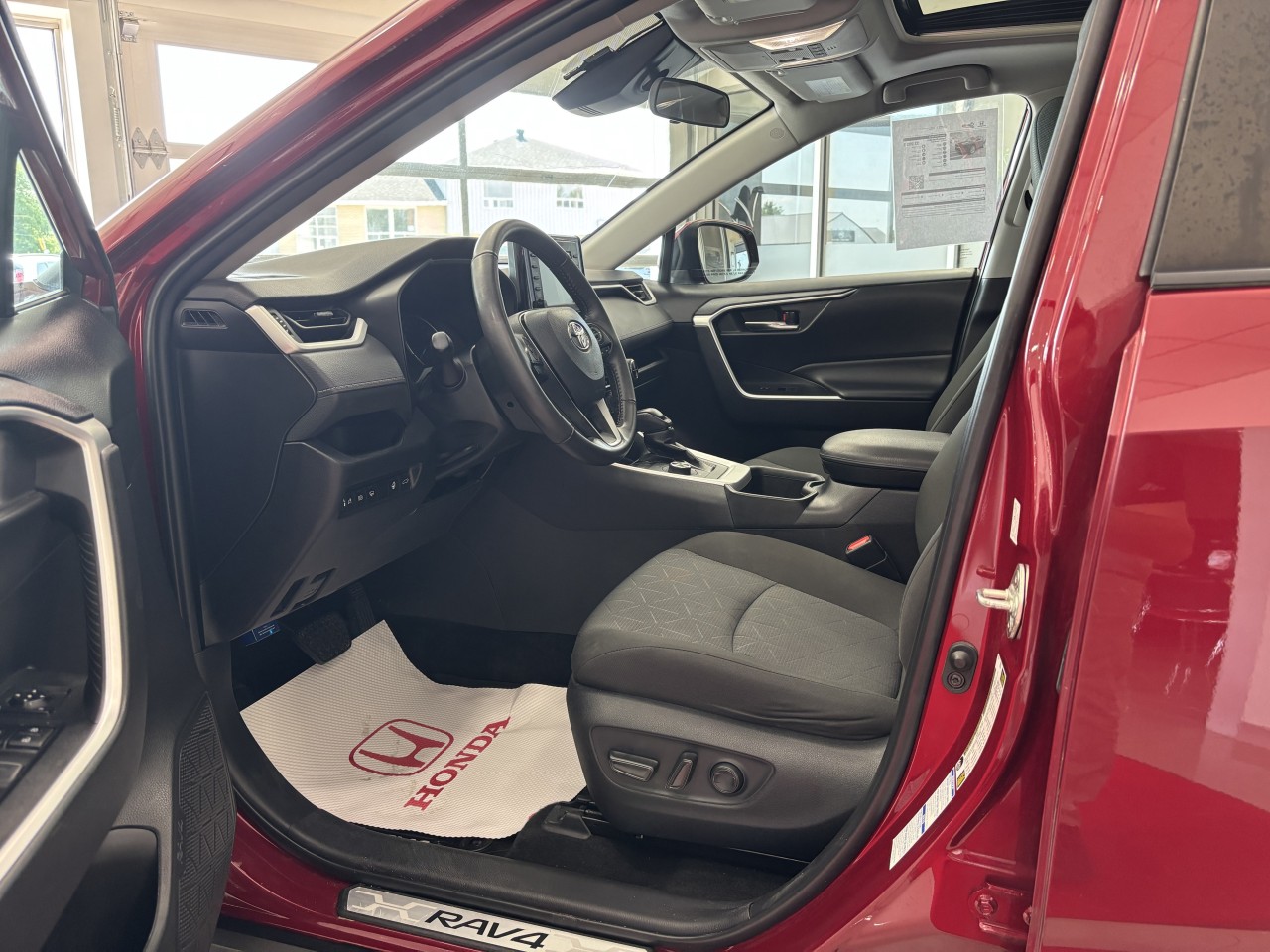 2022 Toyota RAV4 - Image 9
