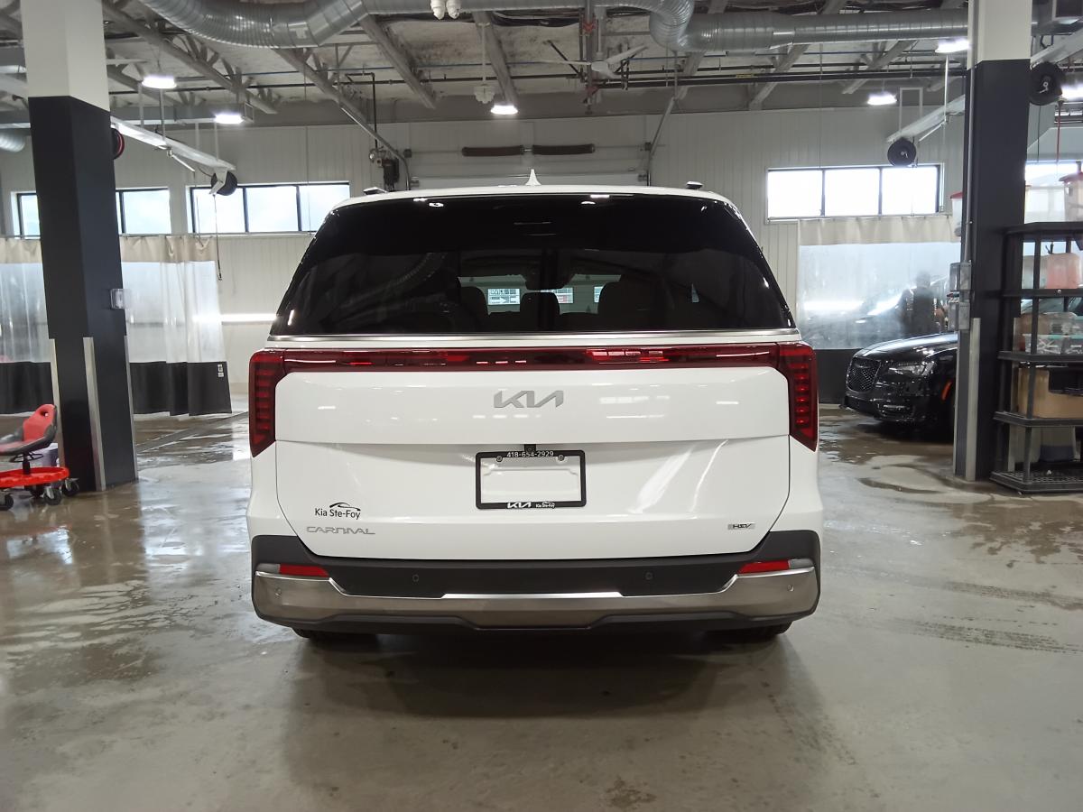 2025 Kia Carnival - Image 17