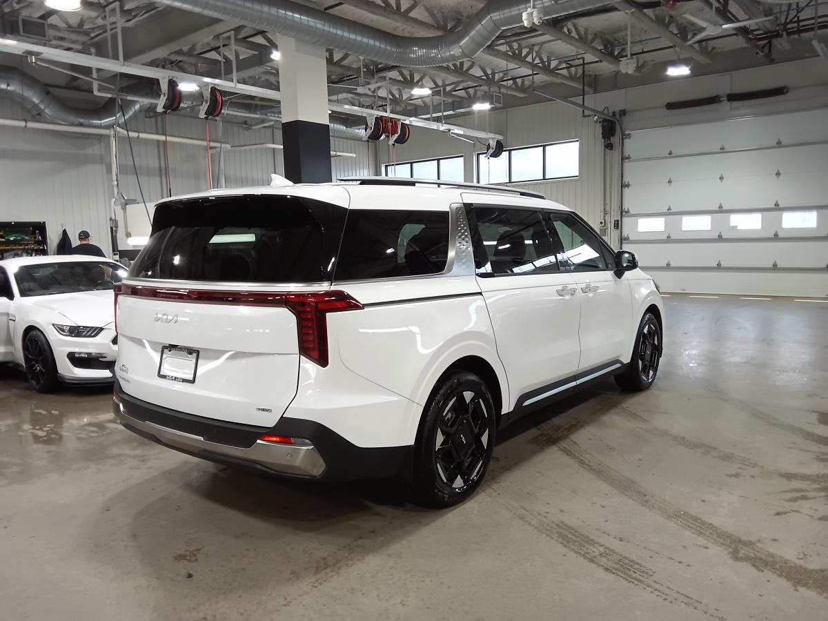 2025 Kia Carnival - Image 18