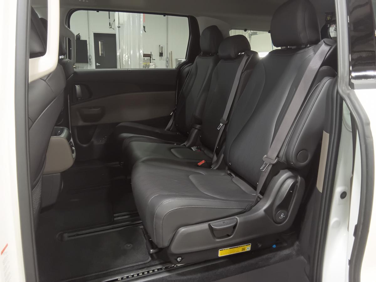 2025 Kia Carnival - Image 25