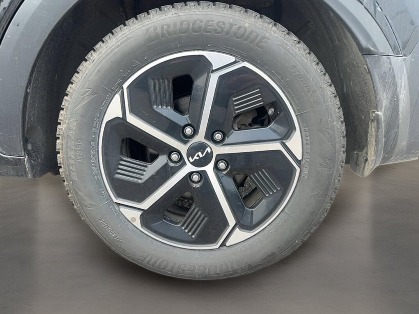 2024 Kia Niro - Image 3
