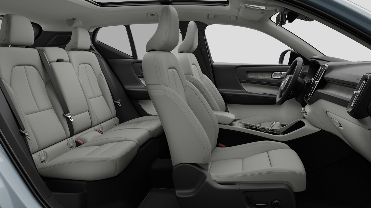 2026 Volvo XC40 - Image 13