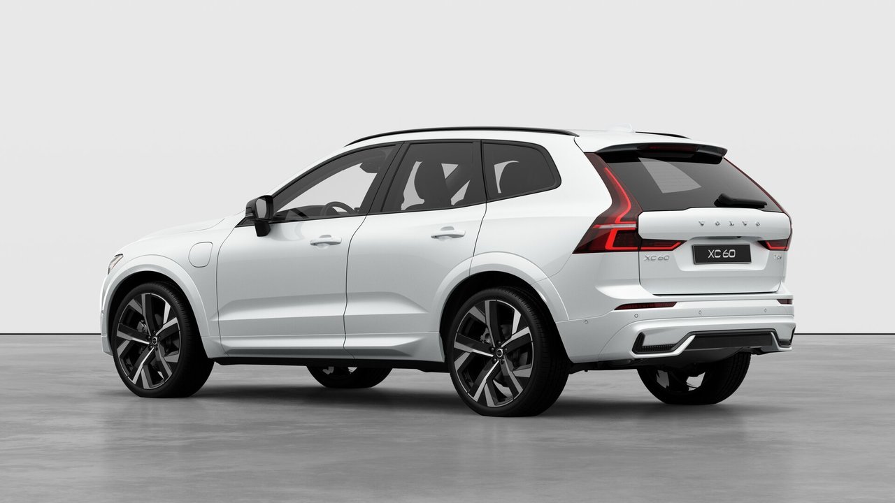 2026 Volvo XC60 PLUG-IN HYBRID - Image 2