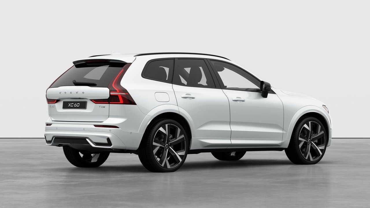 2026 Volvo XC60 PLUG-IN HYBRID - Image 4