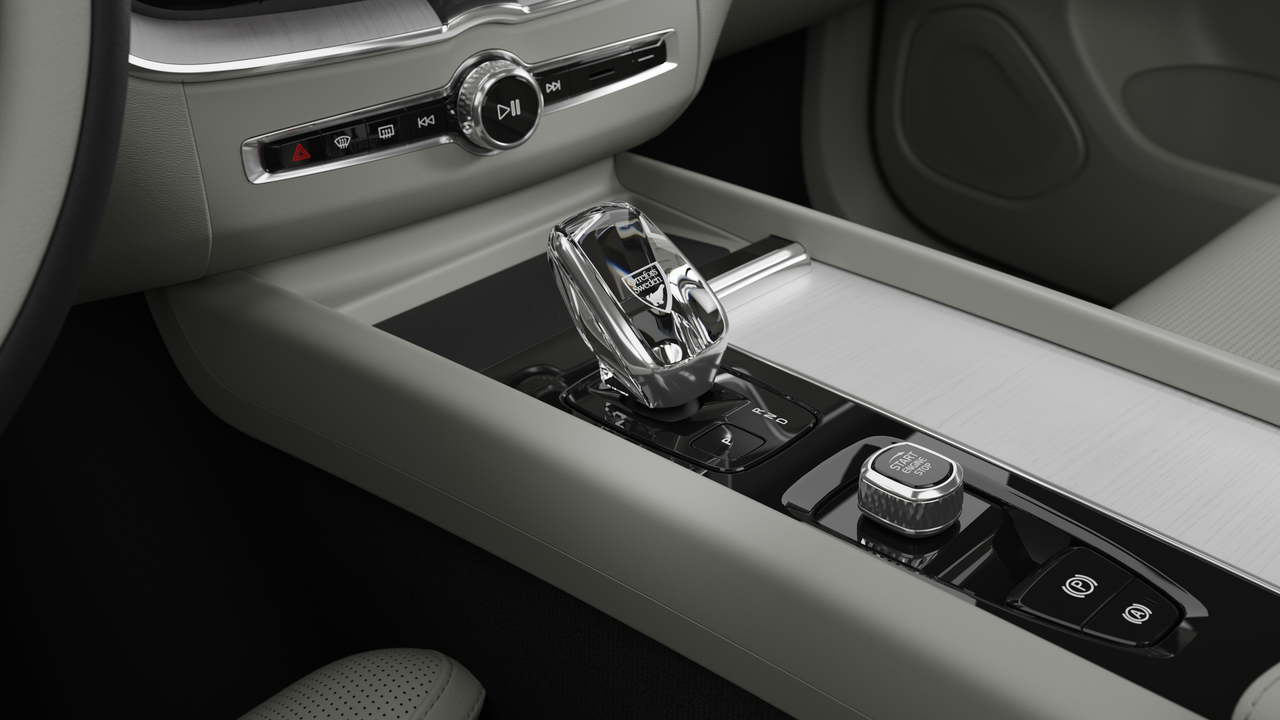 2026 Volvo XC60 PLUG-IN HYBRID - Image 11