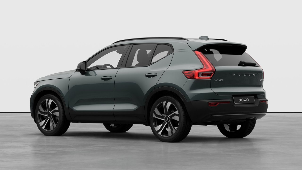 2026 Volvo XC40 - Image 2