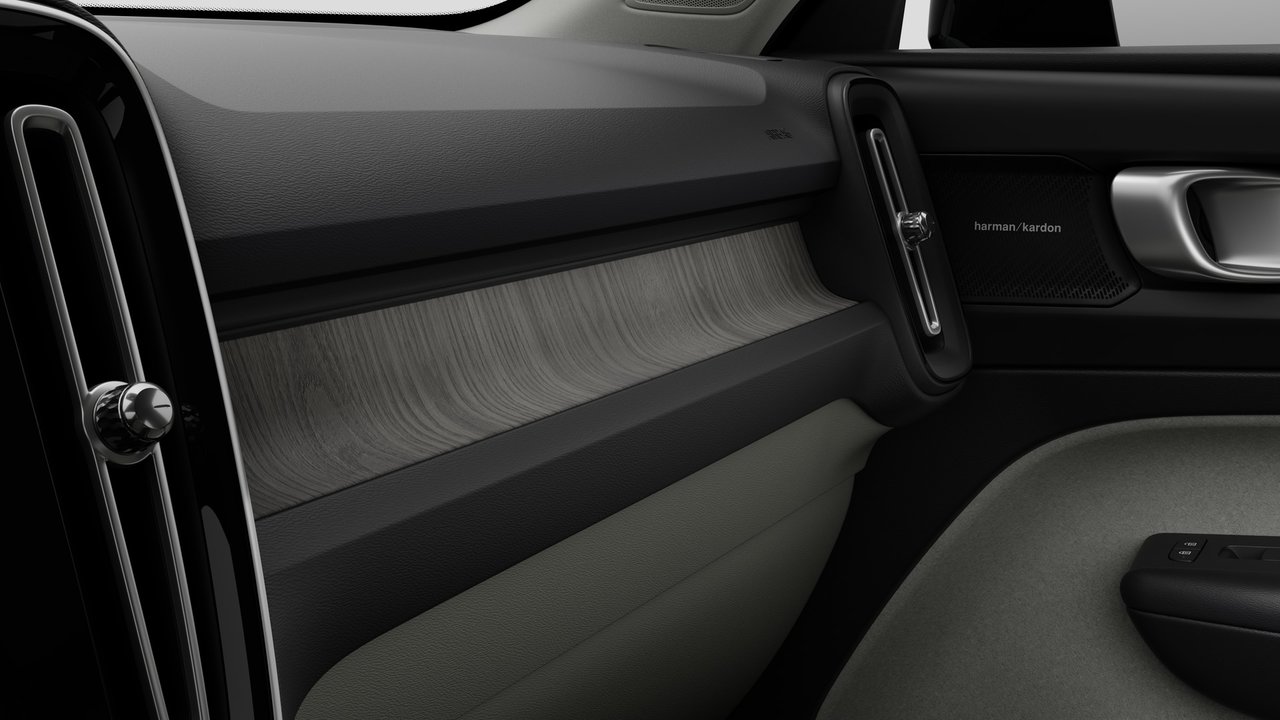 2026 Volvo XC40 - Image 9