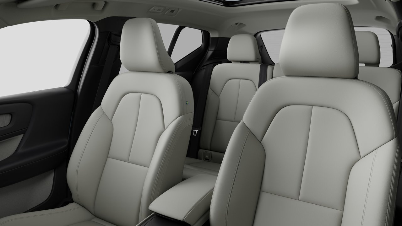 2026 Volvo XC40 - Image 12