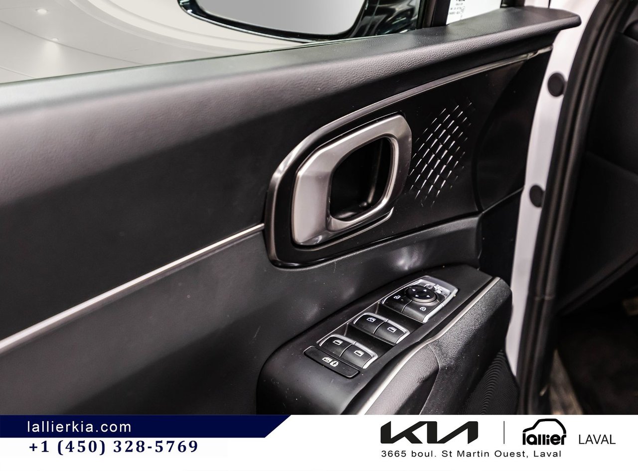 2025 Kia Sorento - Image 12
