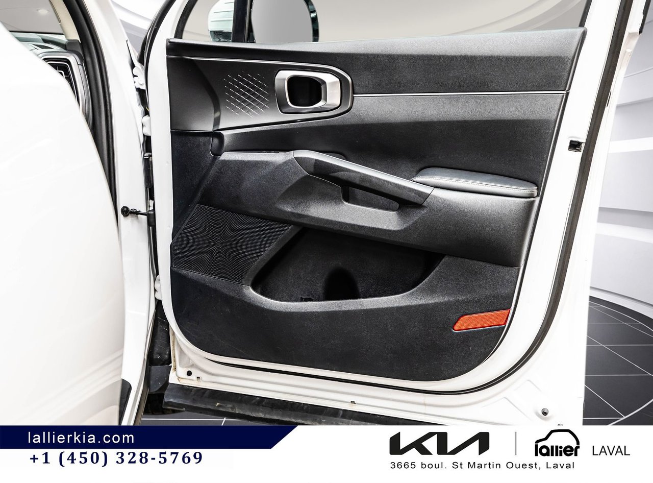 2025 Kia Sorento - Image 17