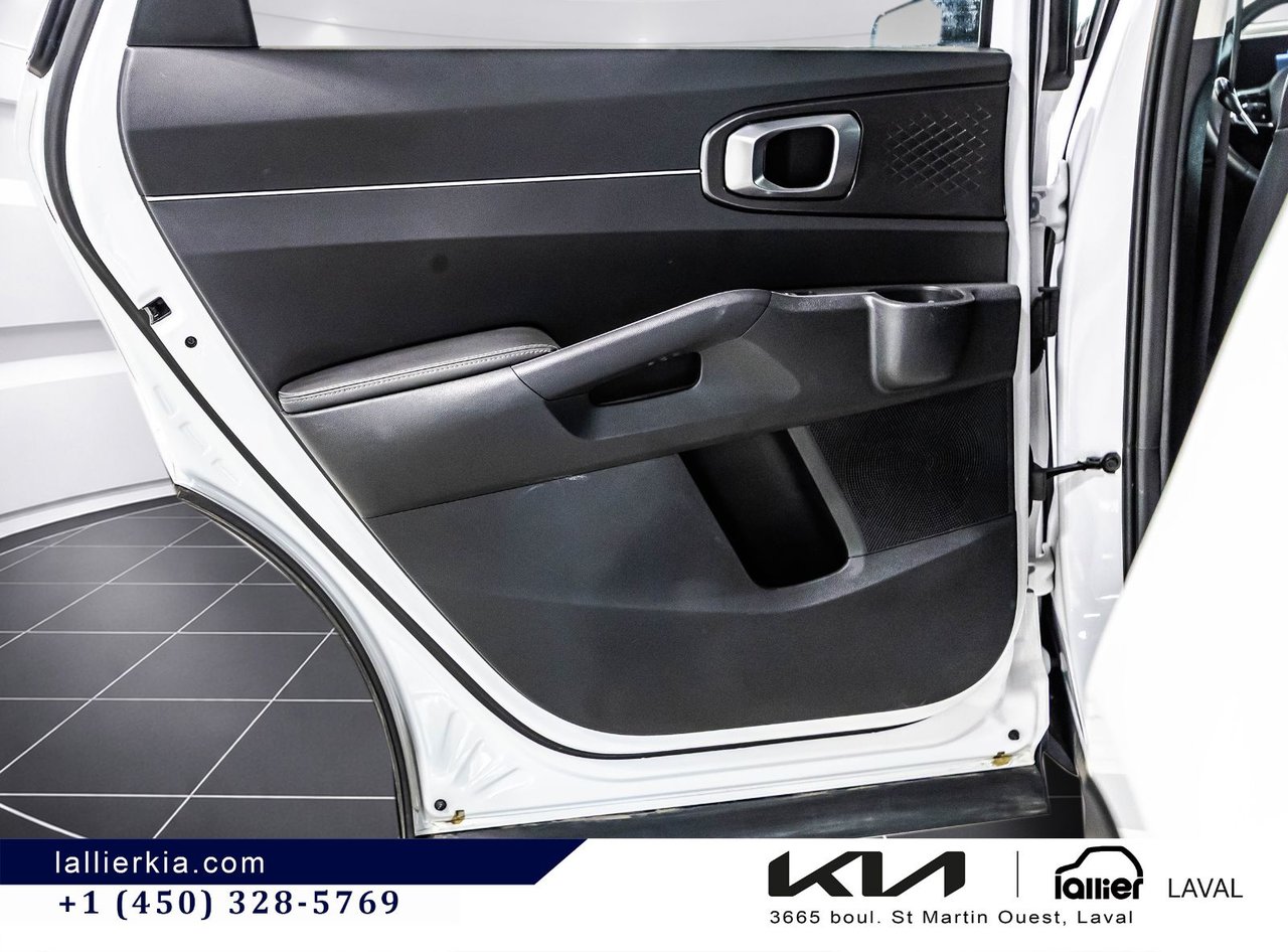 2025 Kia Sorento - Image 13
