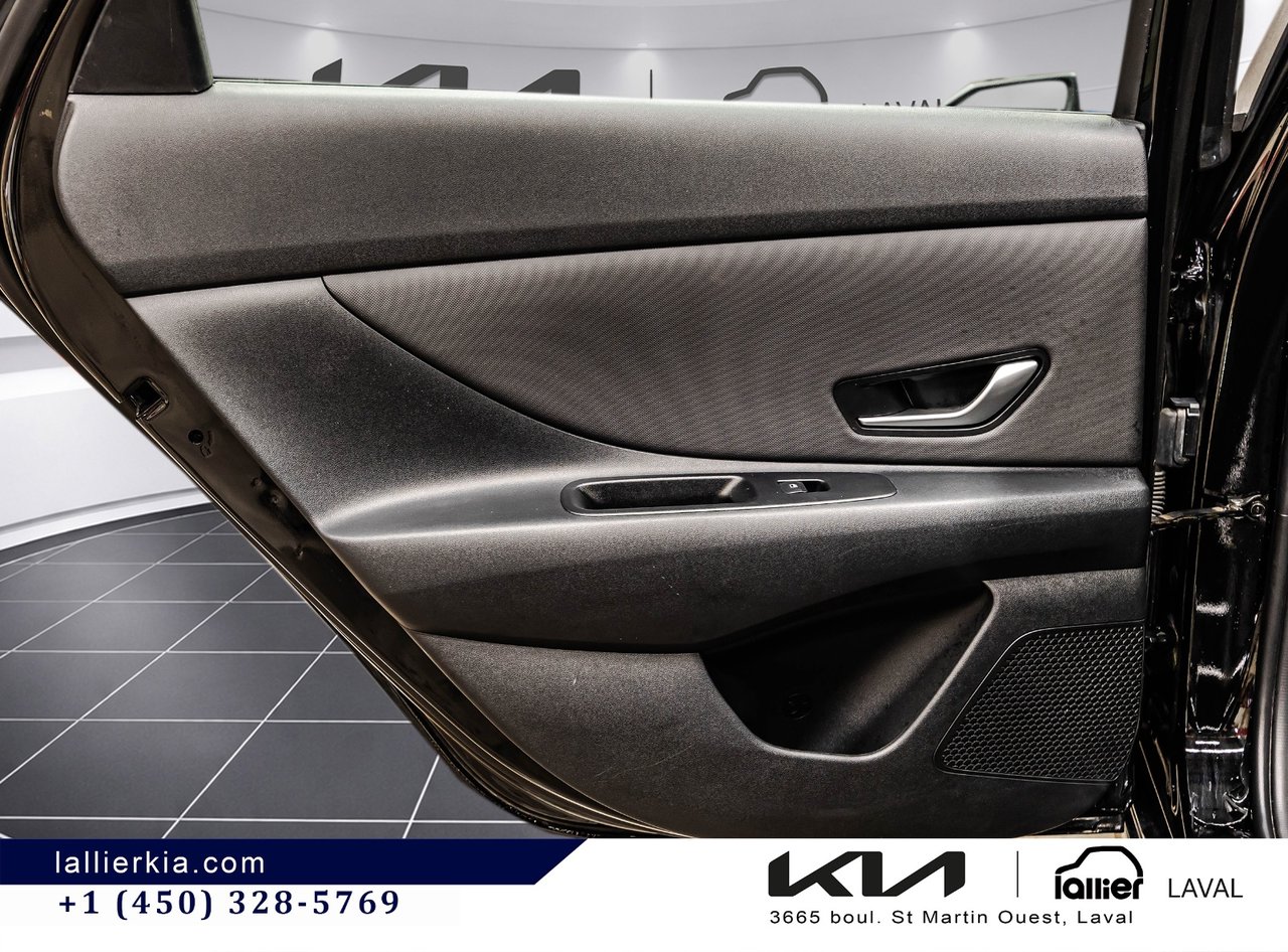 2025 Hyundai Elantra - Image 12