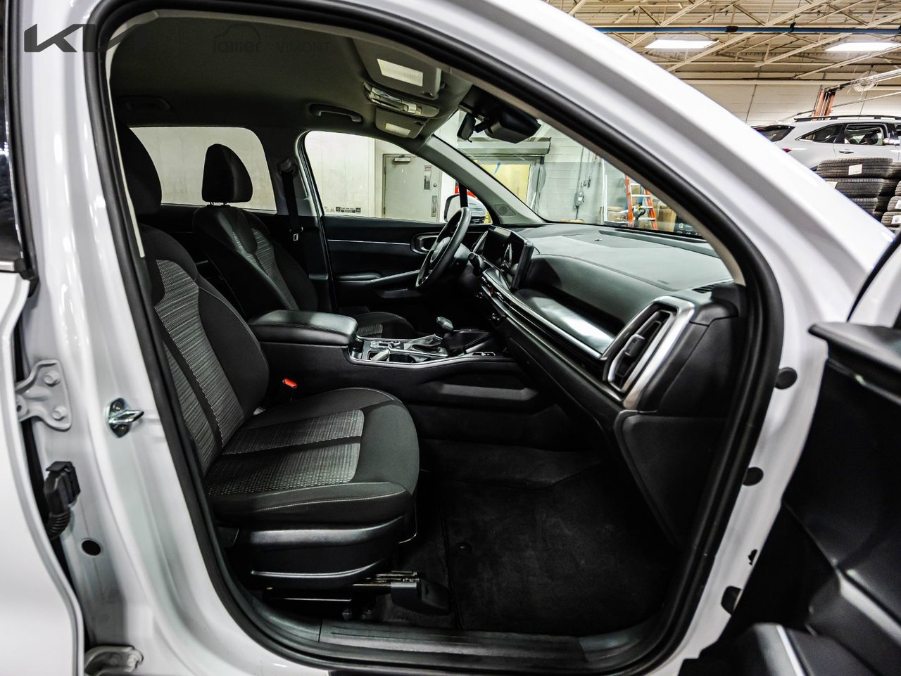 2024 Kia Sorento - Image 11