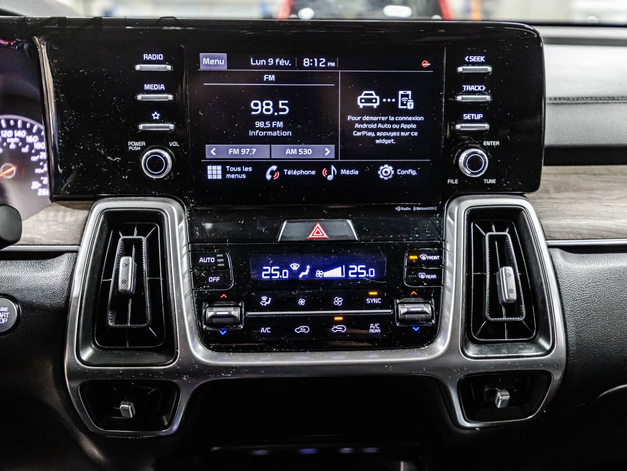 2023 Kia Sorento - Image 25