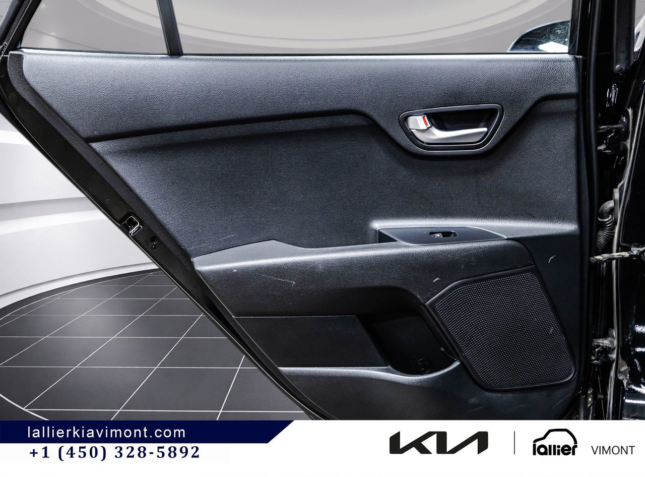 2023 Kia Rio 5-door - Image 12