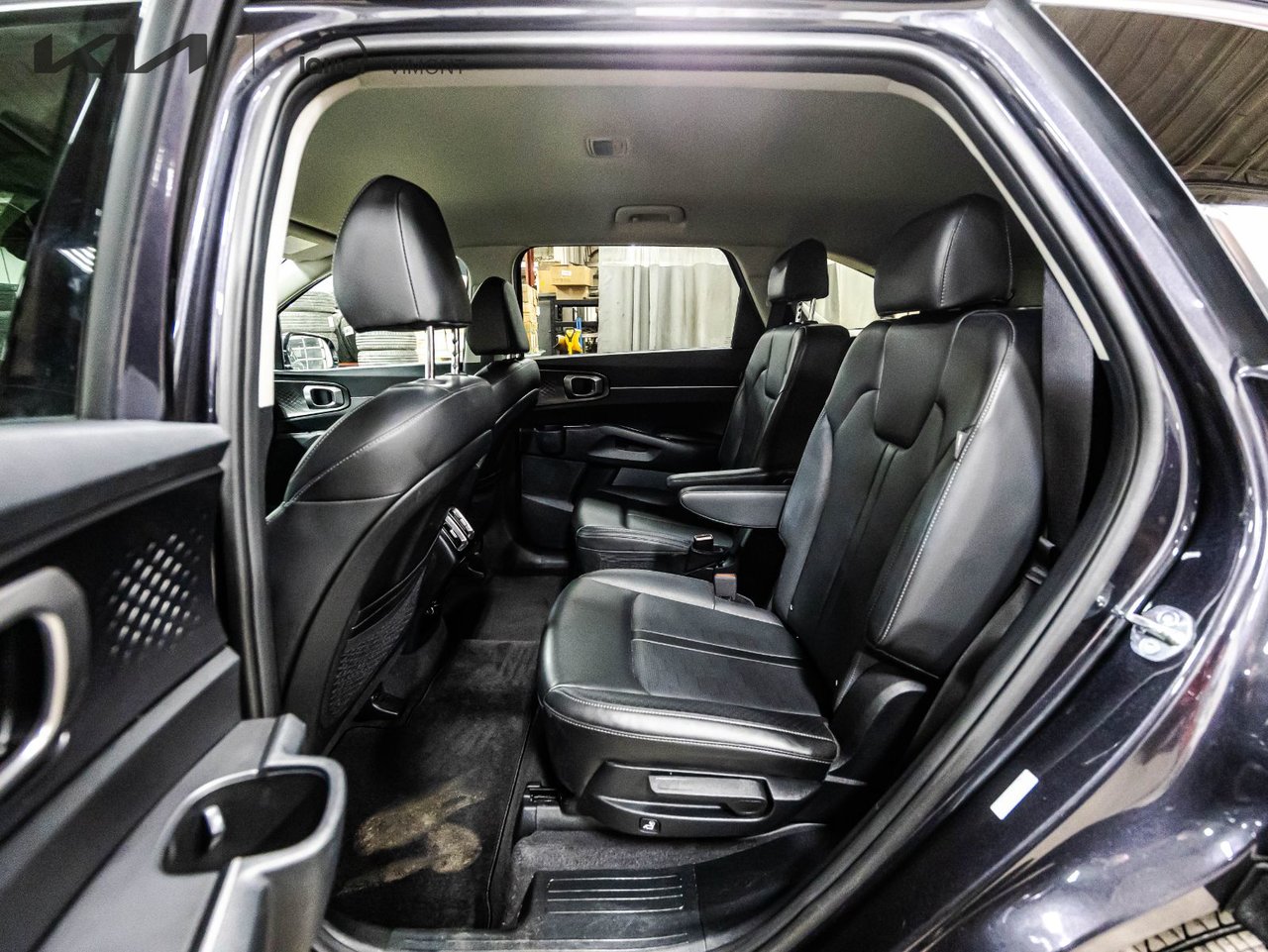 2025 Kia Sorento - Image 10