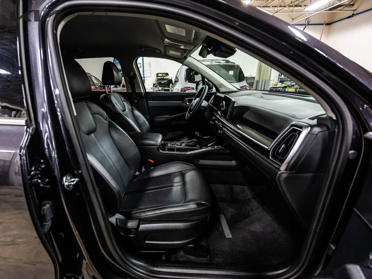 2025 Kia Sorento - Image 11