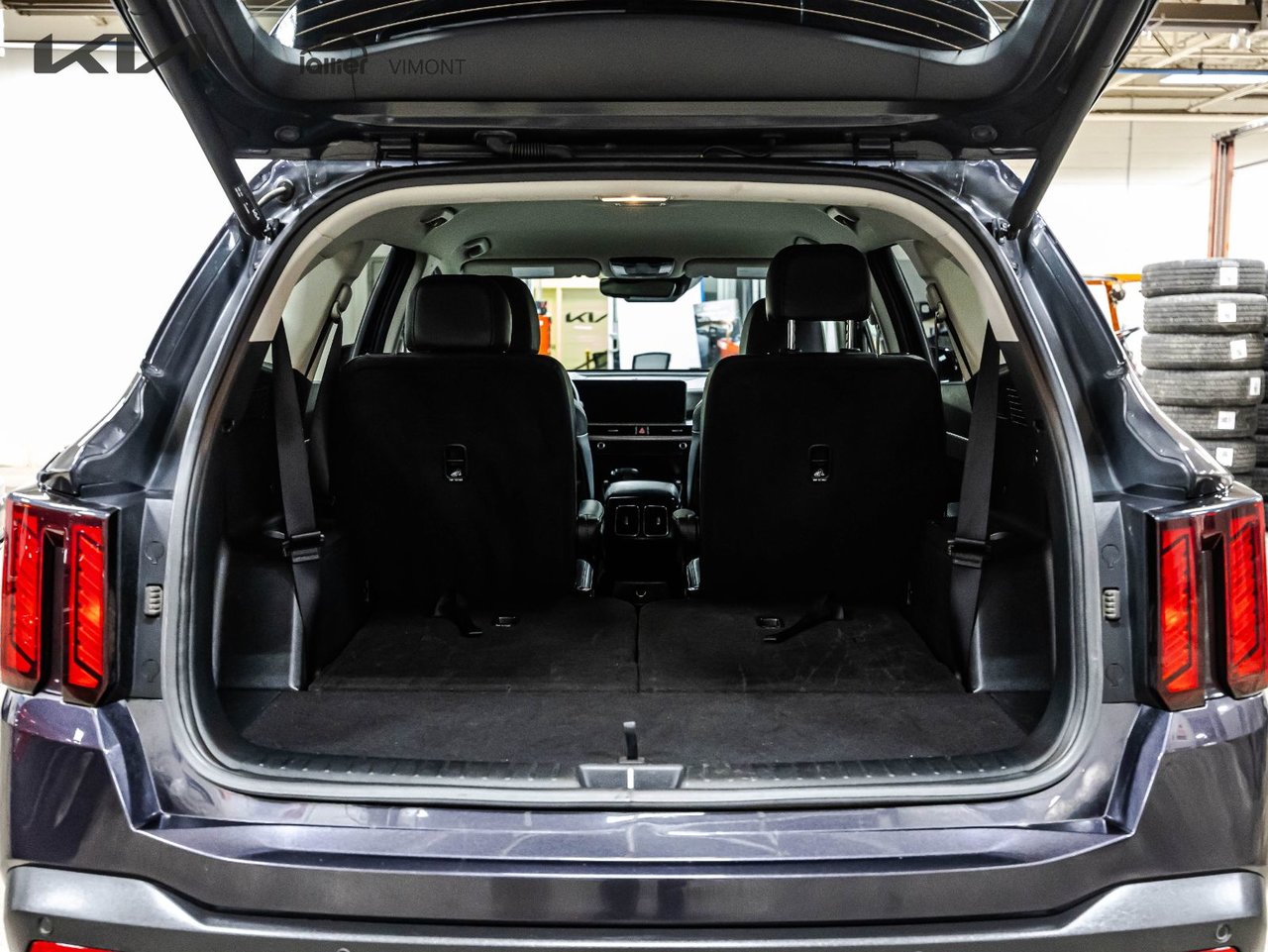 2025 Kia Sorento - Image 24