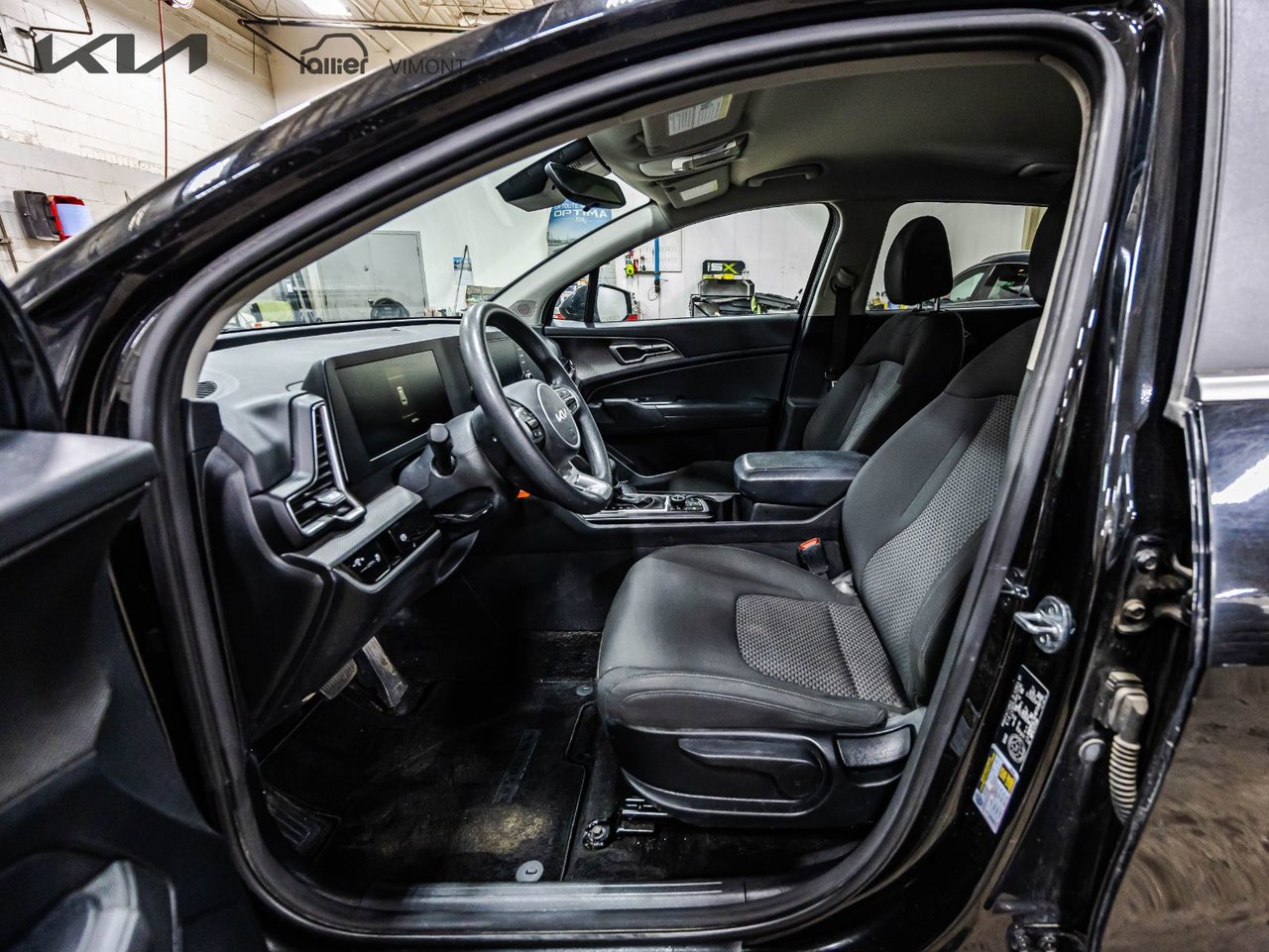 2023 Kia Sportage - Image 9