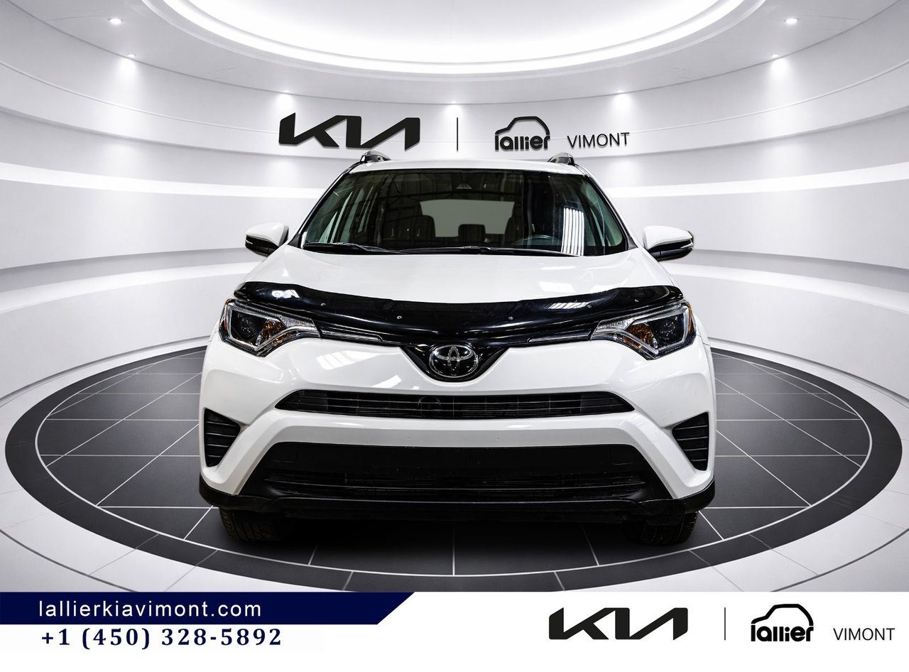 2018 Toyota RAV4 - Image 3