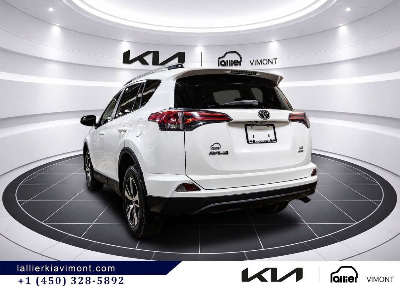 2018 Toyota RAV4 - Image 13