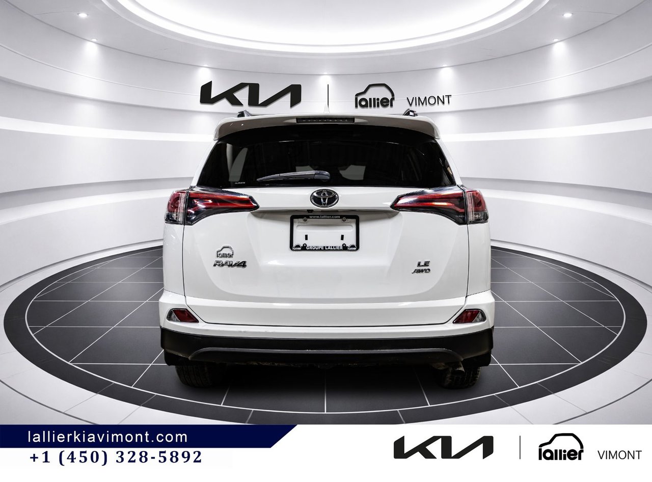 2018 Toyota RAV4 - Image 14