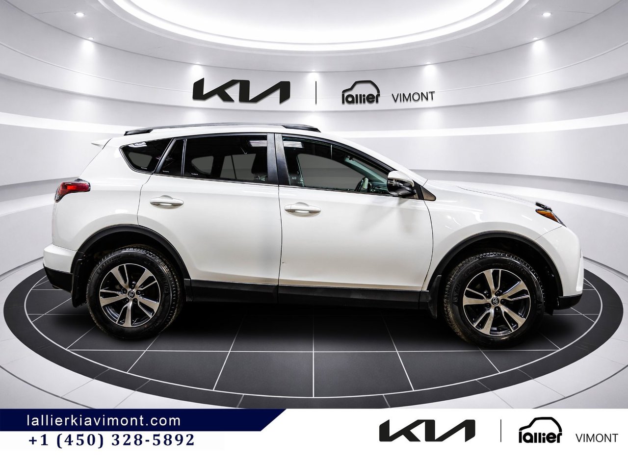 2018 Toyota RAV4 - Image 16