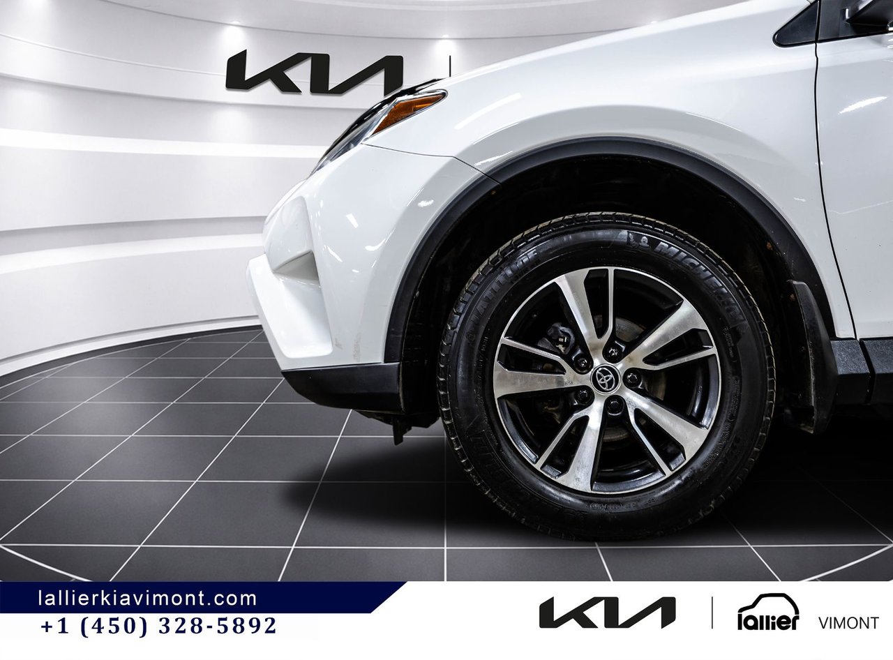 2018 Toyota RAV4 - Image 18