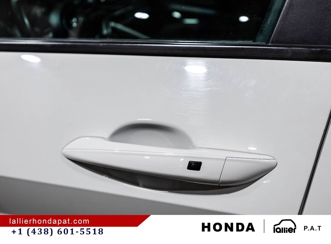 2023 Hyundai Elantra - Image 11
